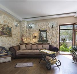 5 bedroom bayside villa with pool near Kotor, sleeps 12